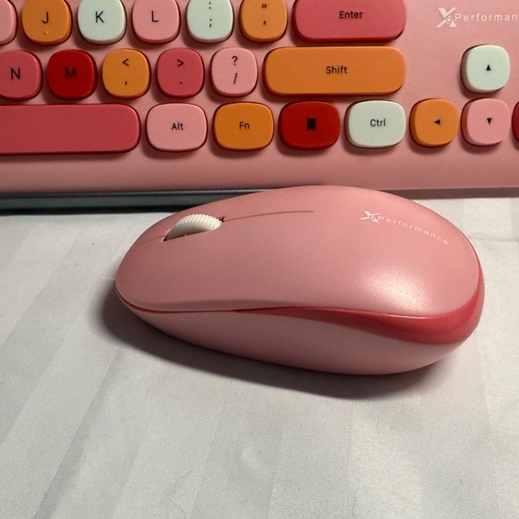 π Super Cute Pink X9 Wireless Keyboard & Mouse Set π - Picture 3 of 5